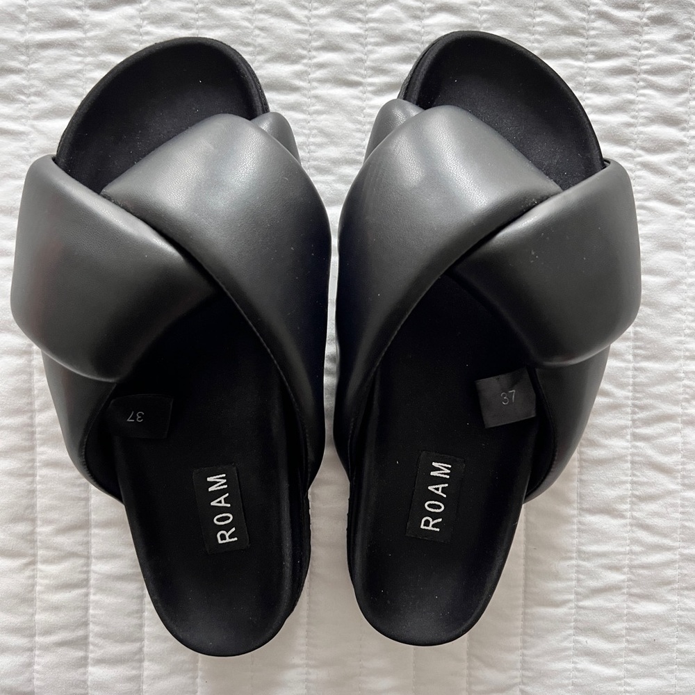 ROAM FOLDY PUFFY slides